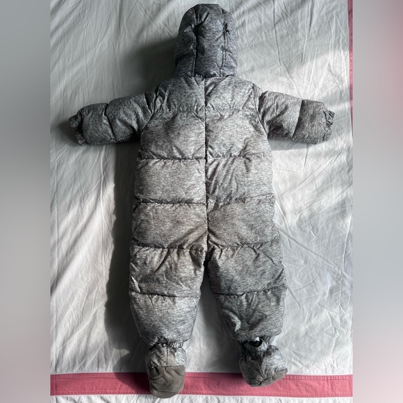 Gap down snow suit 6-12 months GUC - Picture 2 of 4